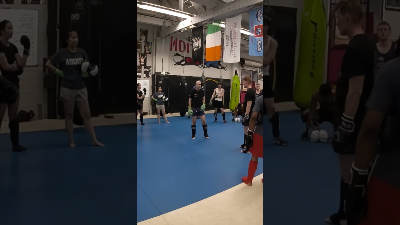 Correct your partner when they have bad form in Muay Thai #ThaiBoxing #muaythai