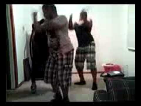 Gay dancing drop it low_1(1).mp4