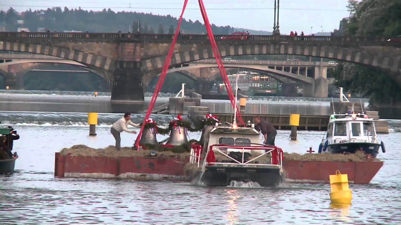 APB Plzeň - svěcení nepomuckých kněžských zvonů na Karlově mostě