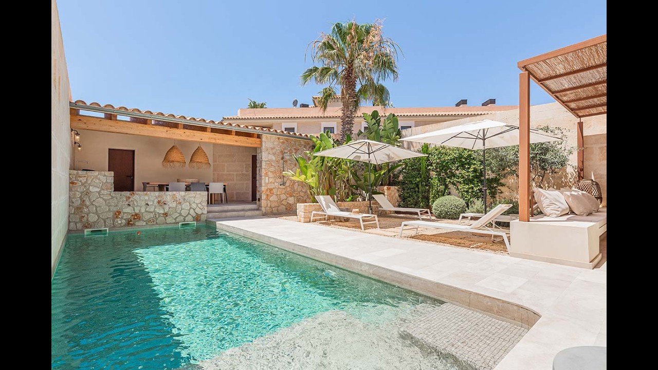 Stunning townhouse with pool and rooftop terrace in Ses Salines, Mallorca