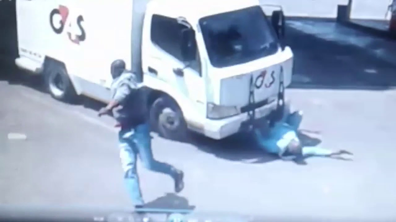 Must Watch Robbers Try To Rob A Cash In Transit Truck YouTube