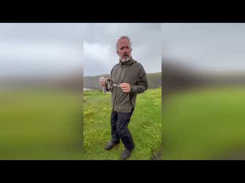 Hilarious video shows English tourist's reaction to "swarm" of midges in Scotland