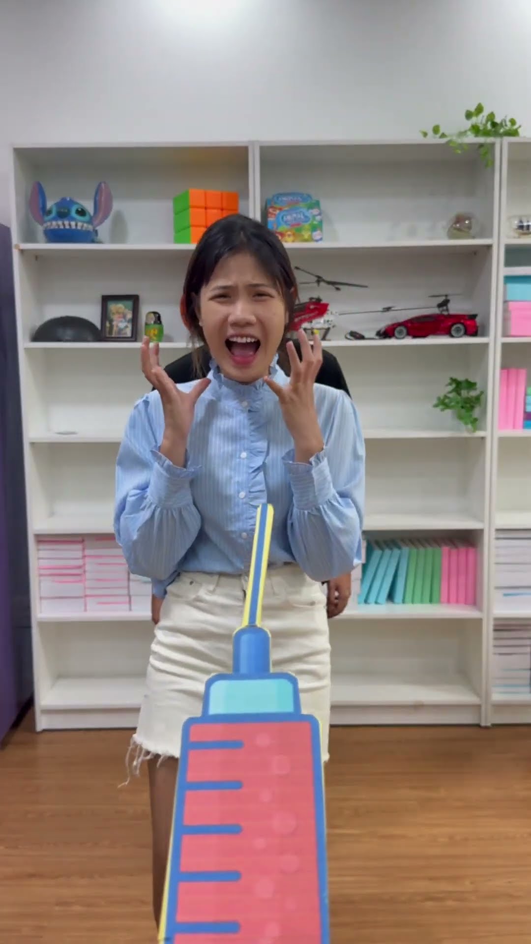 LNF - Phản ứng của đám bạn tôi khi thấy kim tiêm ? || Syringe reaction ?️ #shorts