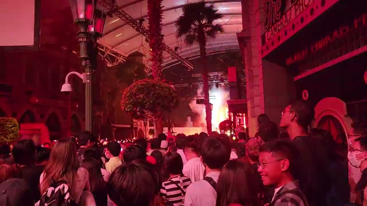 HHN10 opening performance