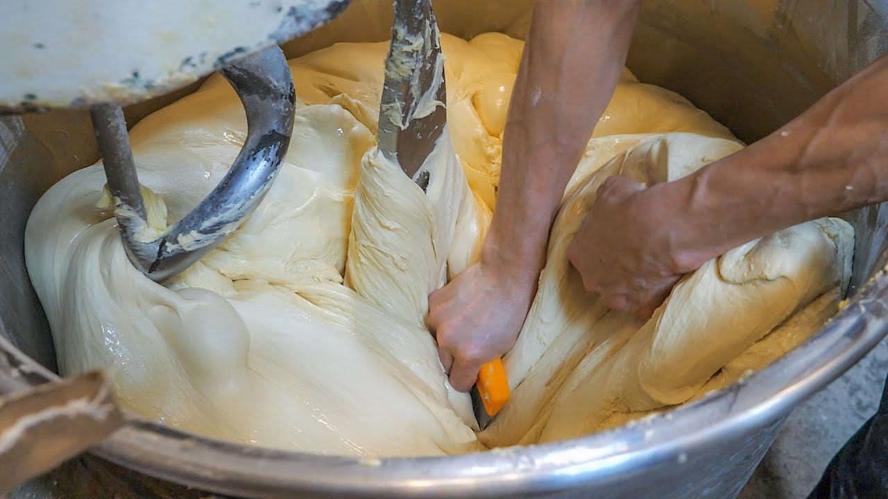 Popular Milk Bread Making in Taiwan /超人氣千層生乳吐司, 24小時不停製作! - Taiwanese Street Food