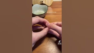 Breaking Appart a lego 2x2 with Oily hands !