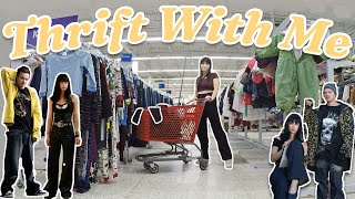 THRIFT WITH ME for Halloween!! | Jesse and Jane Breaking Bad Costume