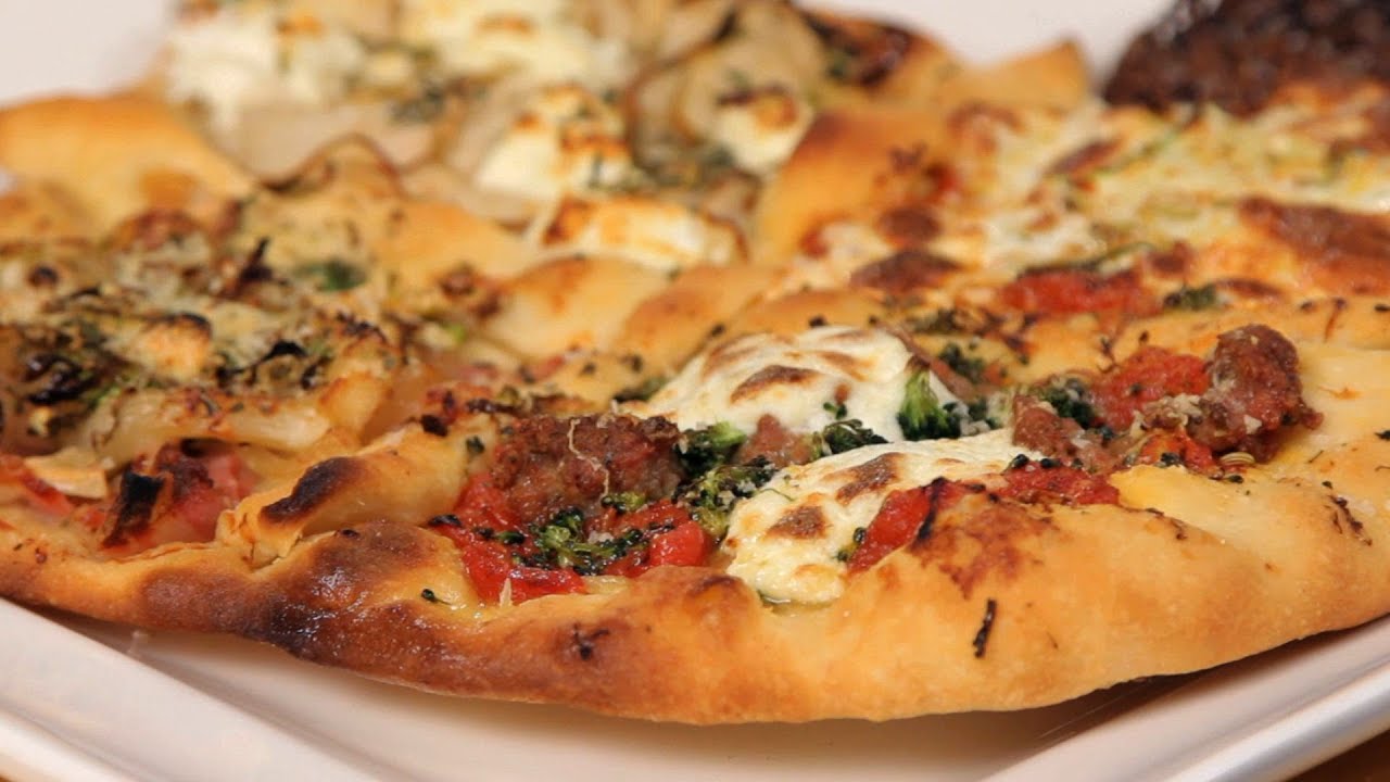 Fellow Strengt to 4 Best Pizza Topping Combinations | Homemade Pizza - YouTube
