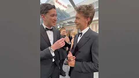 Watch comedian IMPERSONATE celebrities NEXT to them | Comedian Matt Friend