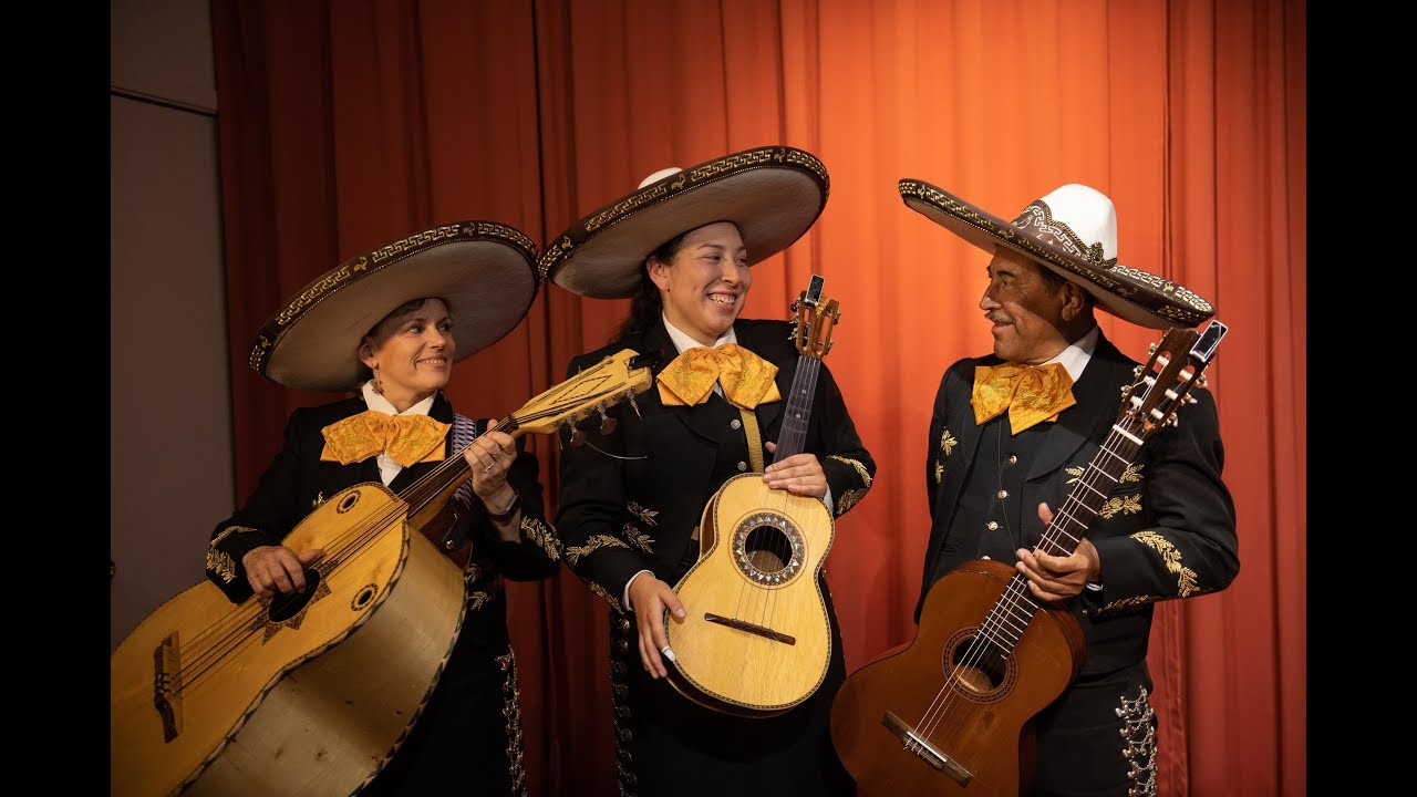 La Familia mariachi trio in Los Angeles performing live
