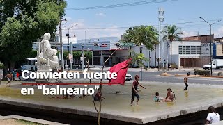 ¿Un chapuzón para el calor? Habitantes en Guanajuato convierten fuente en balneario
