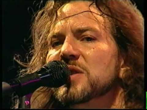 Pearl Jam - elderly woman behind the counter in a small town - Live Argentina