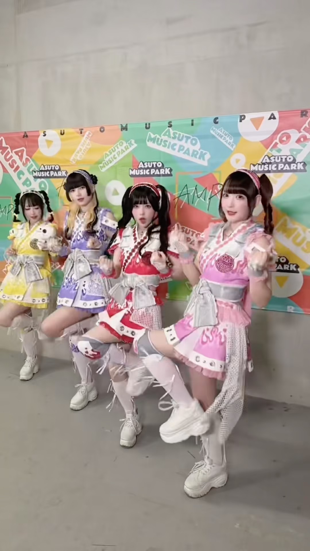 きゅるりんってしてみて - YouTube