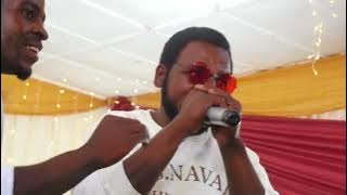 rich mkali akipaform kwenye ugawaji wa vyeti Wasanii