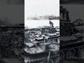 Михаэль Виттманн осматривает подбитый им британский "Кромвель". Виллер-Бокаж, июнь 1944 года.