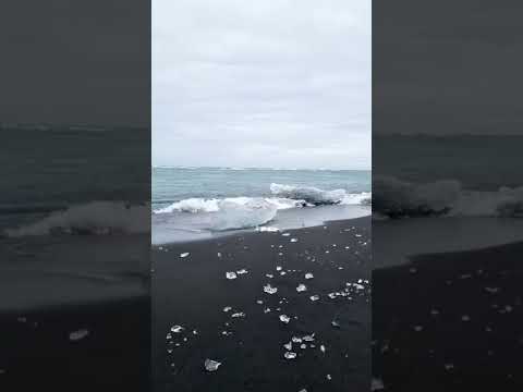 Видео: Диамантеният плаж на Исландия: Пълното ръководство