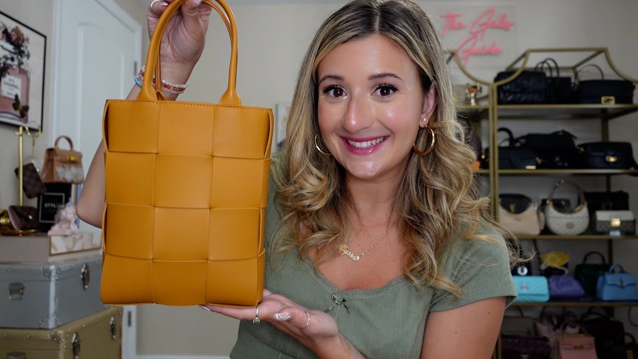 【BOTTEGA VENETA】MINI CASSETTE TOTE BAG Bottega Veneta Mini Cassette Tote Full Review & What Fits