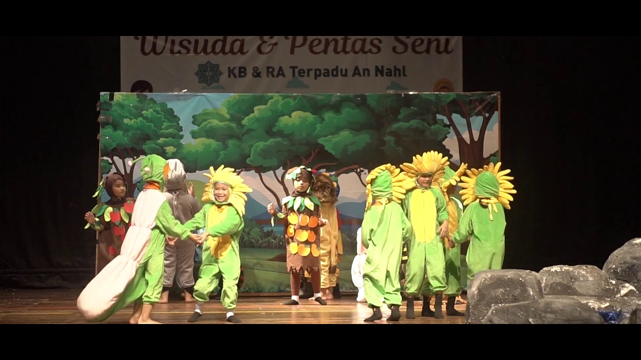 Drama Kolosal Anak; Ulat dan bunga matahari