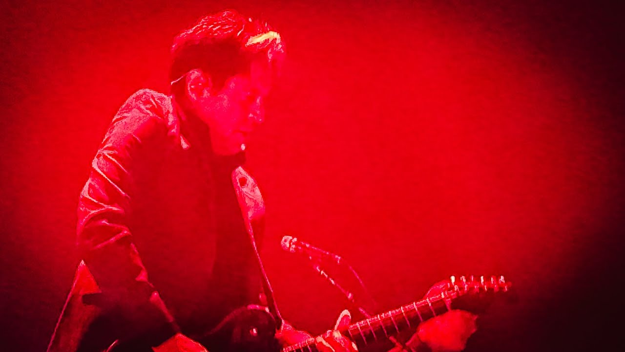 No One Knows (Troy Van Leeuwen focus) - Zepp Namba, Osaka, Japan