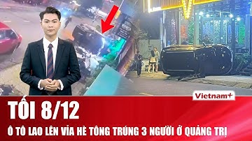 Tối 8/12: Hiện trường ô tô bất ngờ lao lên vỉa hè tông 3 người bị thương, tài xế thoát khỏi xe ẩu đả