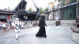 Kylo Ren recruiting in Galaxy&#39;s Edge