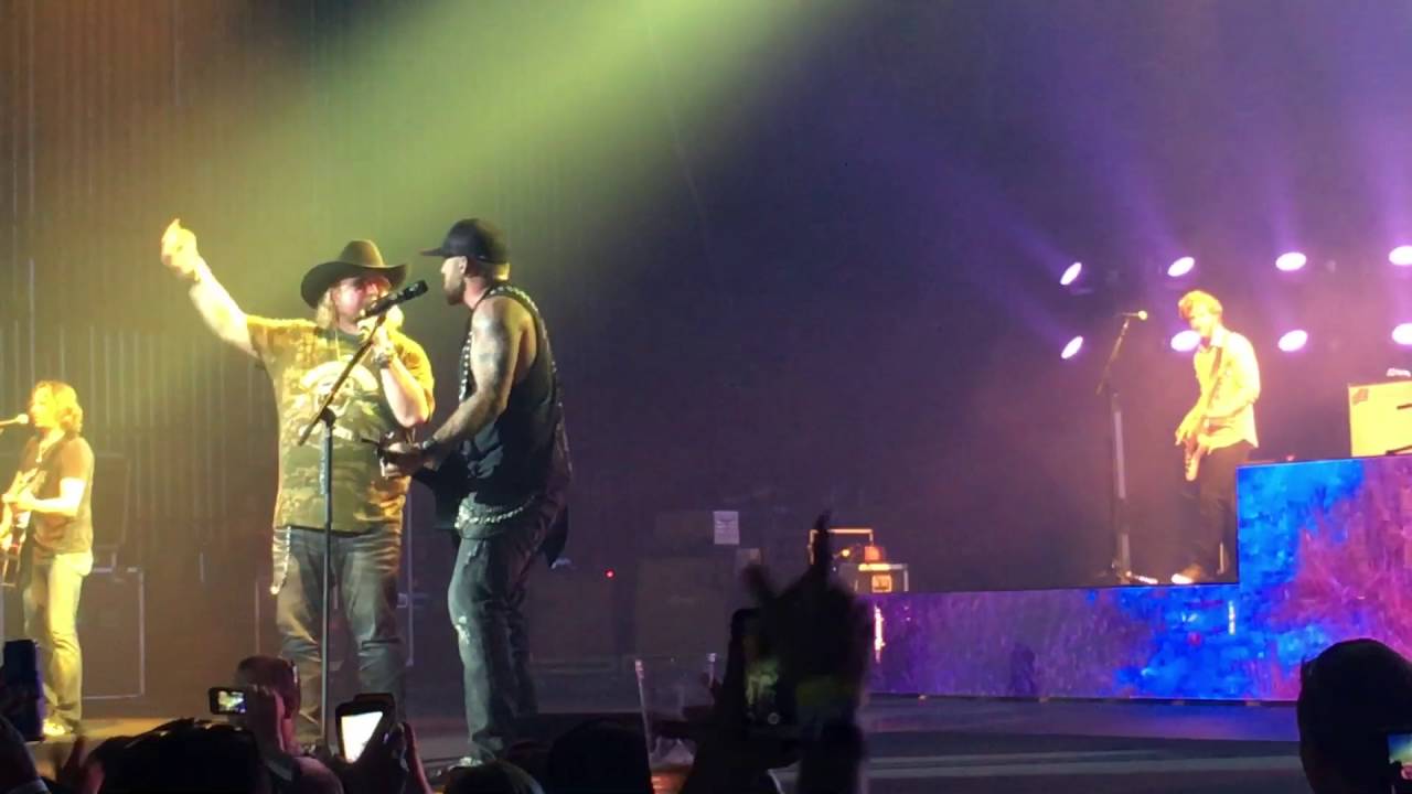 Brantley Gilbert and Colt Ford Perform "Dirt Road Anthem" in Camden, NJ