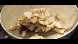 Теплый салат с вермишелью и курицей Теплый салат с вермишелью и курицей