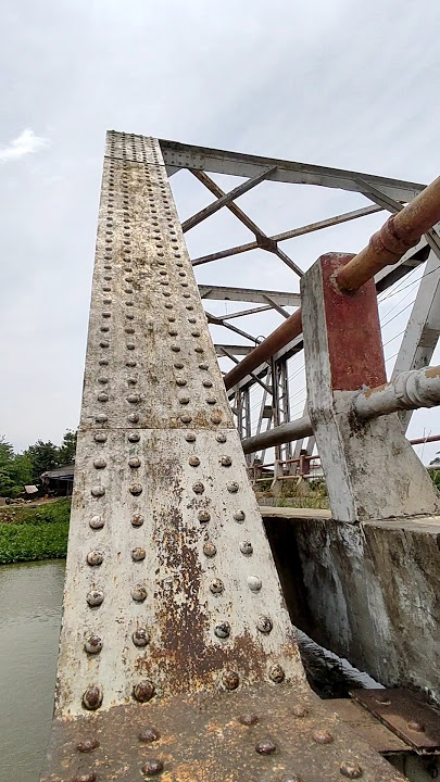 Eks jembatan TRAM KARAWANG TRAM yang megah dan hanya satu satunya berjenis kurung