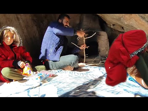 Exploring the Enchanting Mountain Life of a lonely Nomadic Woman and Her Children