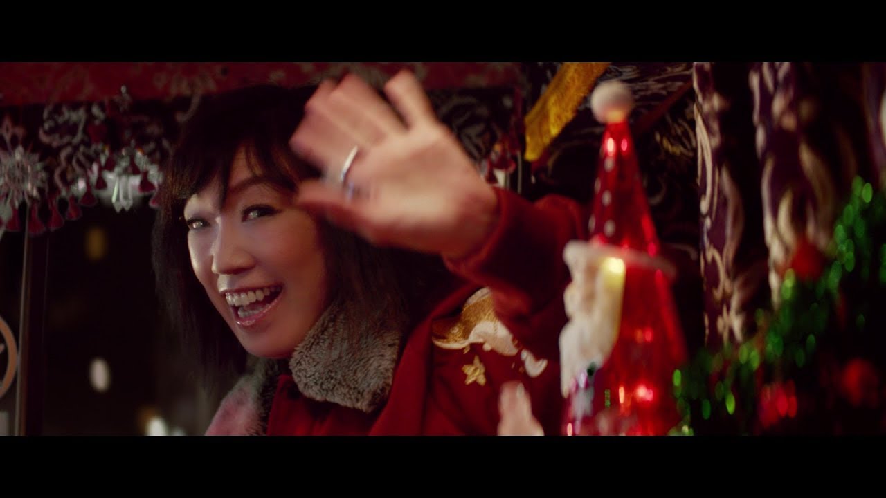 松任谷由実が、ファミリーマート・ファミチキ先輩シリーズのWEB限定動画『恋人がファミチキ 2017』篇に出演!