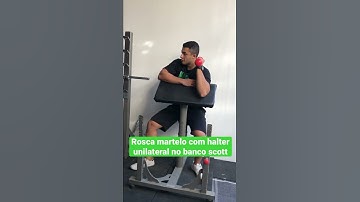 Rosca martelo com halter unilateral no banco scott - Prof. Matheus Gomes #shorts