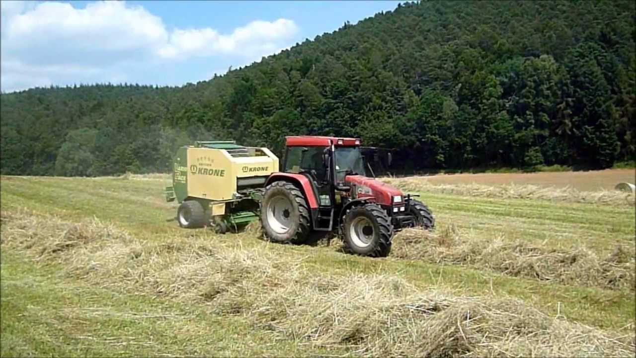 Heuernte 2013 Rundballenpressen mit Case CS 94 und Krone Vario Pack 1500