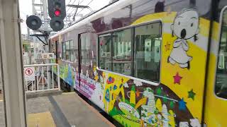 雲雀丘花屋敷駅を発車する阪急電車1000系1013F。