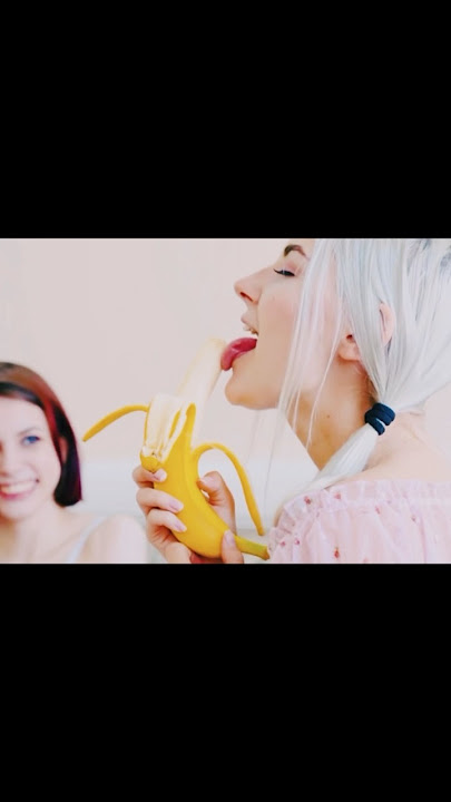 Eva Elfie’s Healthy Snack Vibes 🍌💫