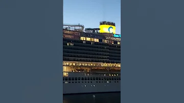 دخول سفينة الركاب الصخمه Costa Toscana ميناء ساليرنو ايطاليا تصويرى 