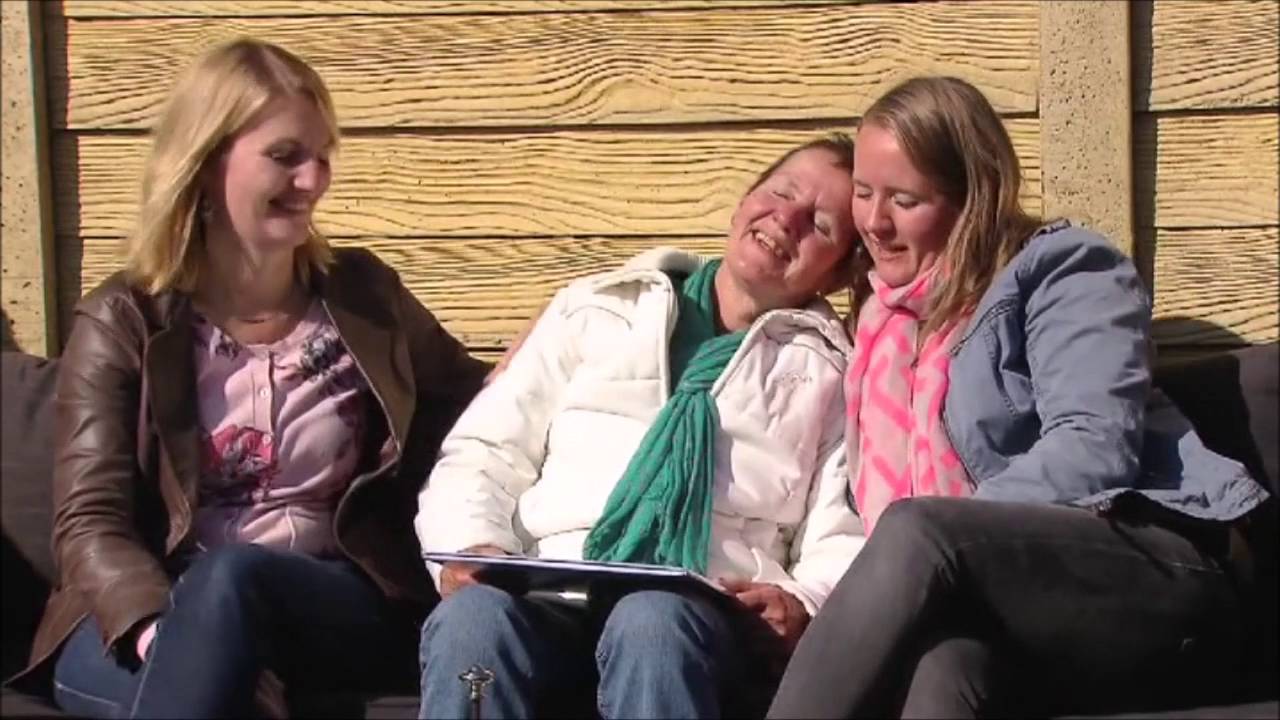 Kitty en Marieke vertellen over moeder Monique die alzheimer heeft