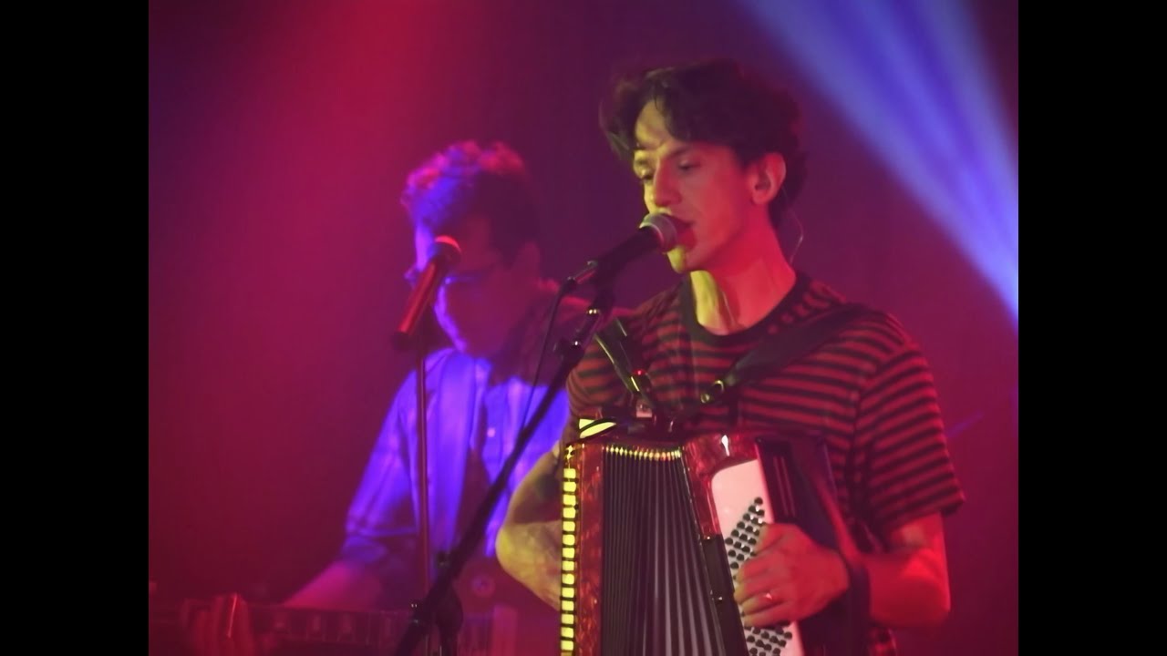 They Might Be Giants at Warsaw in Brooklyn: Gigantic Taping - Aug 5, 2001