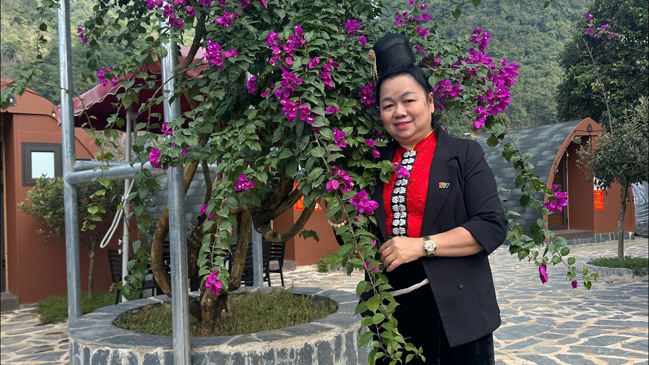 QUAM KHẮP:HỦM HUỐI CHÔM PHÙA-SẮNG HƯƠN QUÊ NẶM TE-MƯƠNG VIỆT TẲNG TÉ NẶN-BAI KHẮP MUÔN Ý NGHỊA.