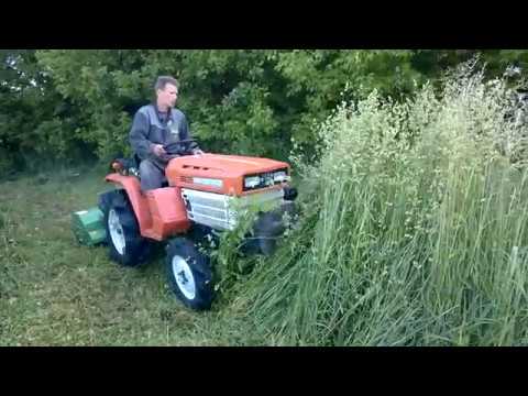 Mini traktor Kubota 1400 z kosiarką bijakową . www.akant-ogrody.pl