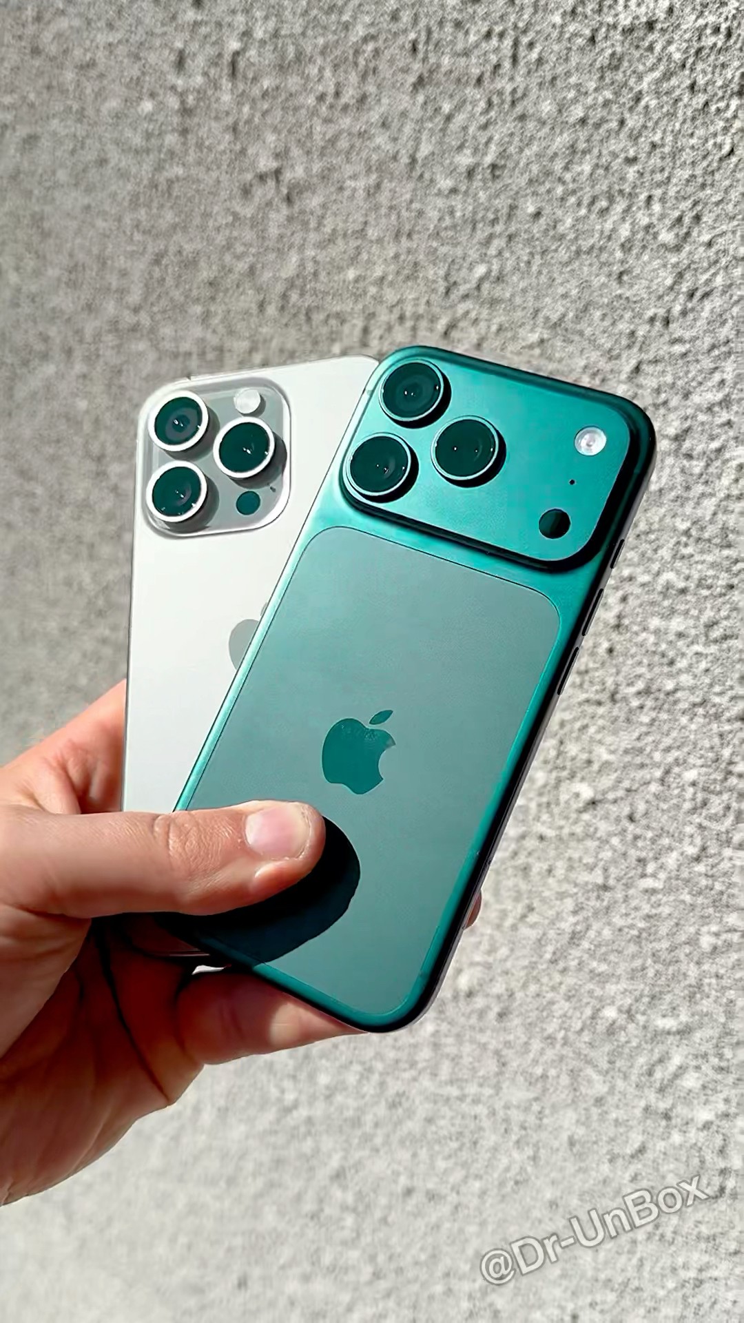 iPhone 17 Pro Turquoise Green vs iPhone 15 Pro Natural Titanium