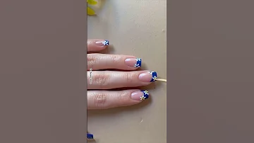 💅🌸Easy floral french tip nail art design #nailart2023 #naildesign #youtubeshorts #shorts