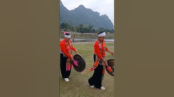 độc lạ màn biểu diễn chiêng của người Mường Hòa Bình