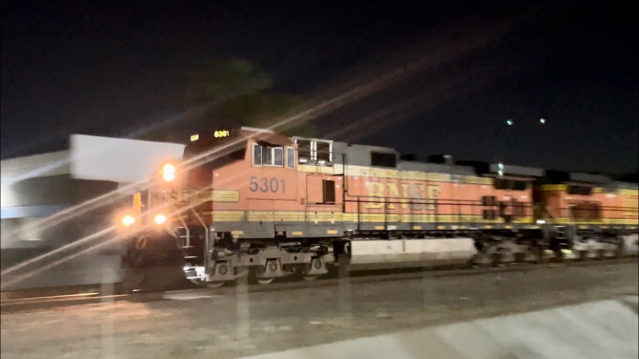 RS3L! BNSF 5301 Leads S/B Daygo - Tustin CA