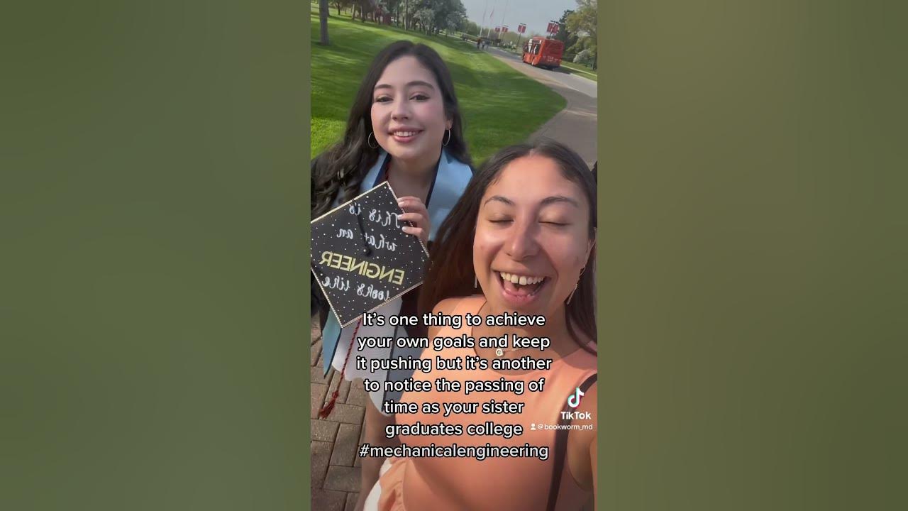 It’s so crazy to see your little sister graduate college. I have all the FEELS #bookworm_md #sister