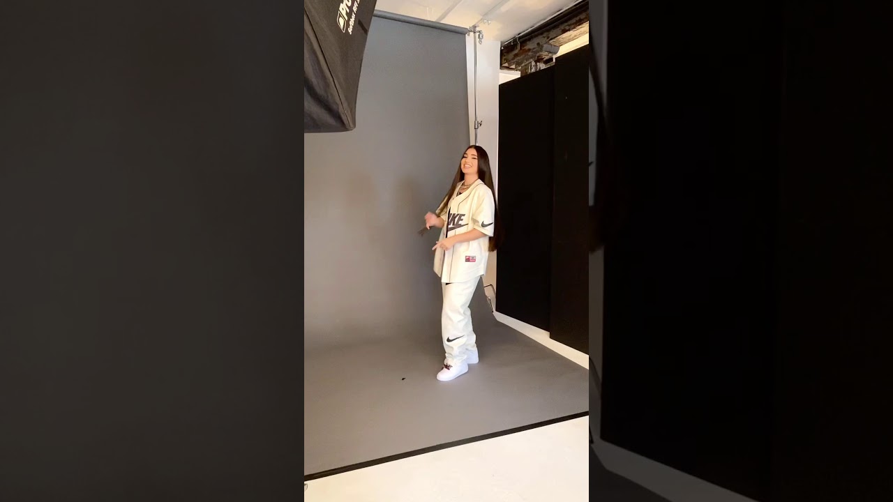 Enisa dancing to “Love Cycle” at Photoshoot ❤️