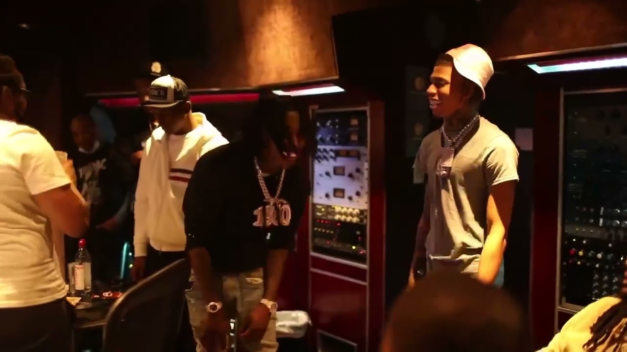 Chopsquad Dj cooks up for NLE Choppa, Polo G Studio Vlog