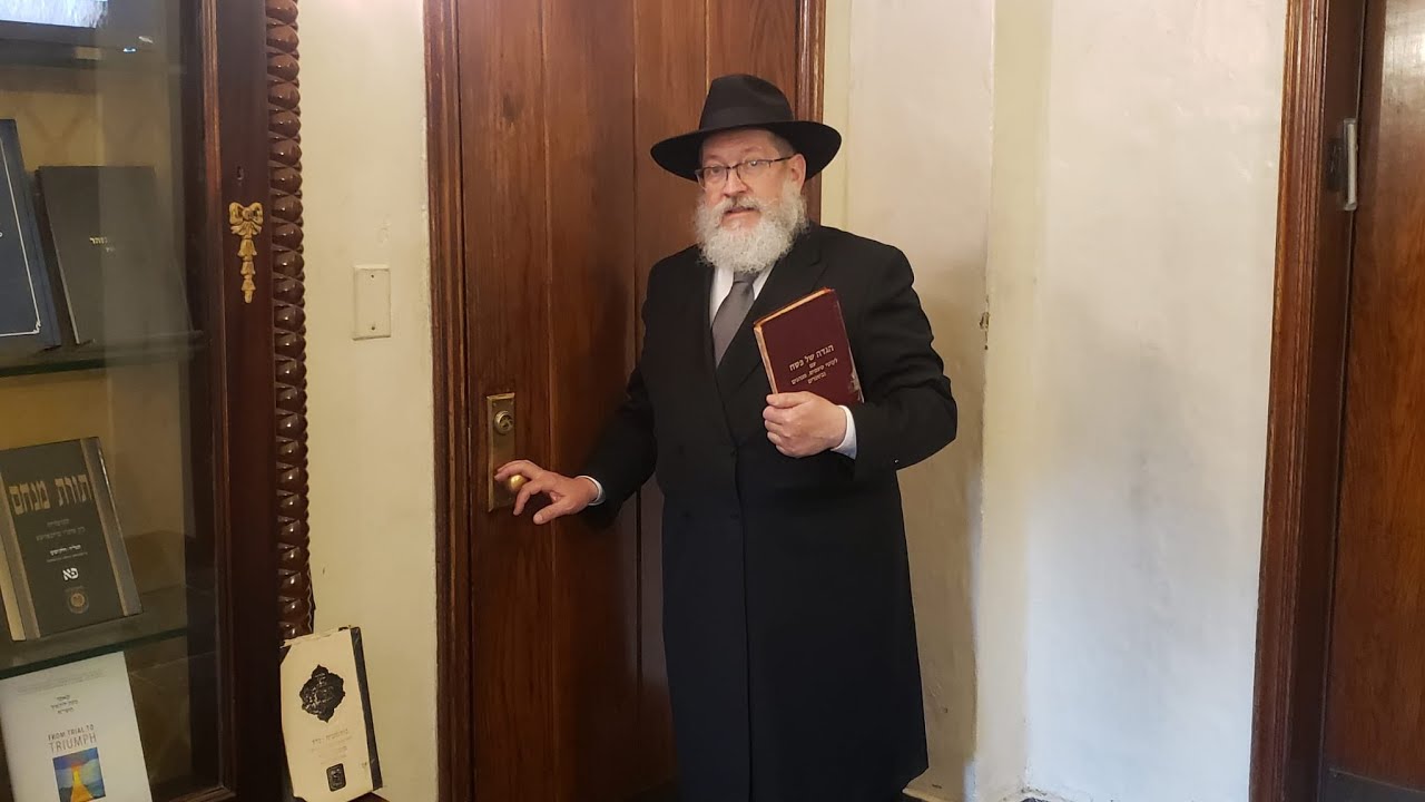 R' Levi Garelik: The Haggadas We Received From The Rebbe Yud Alef Nissan 5734