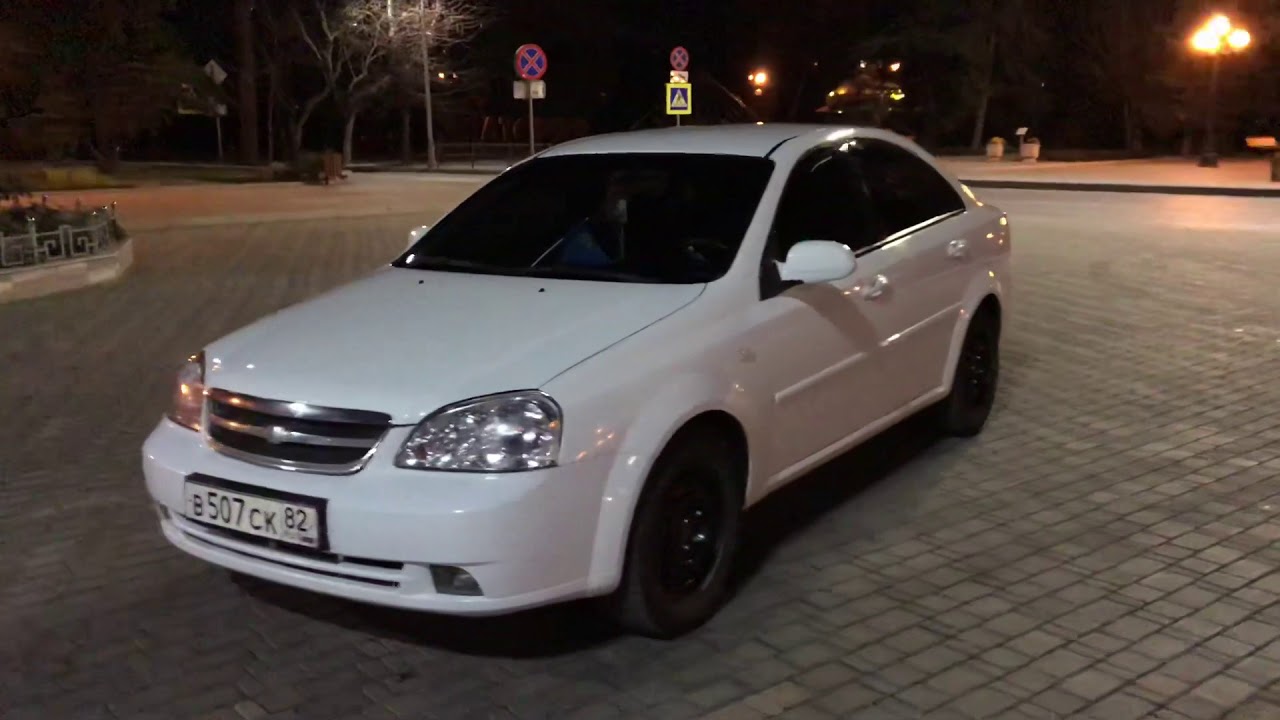 Шевроле лачетти белая