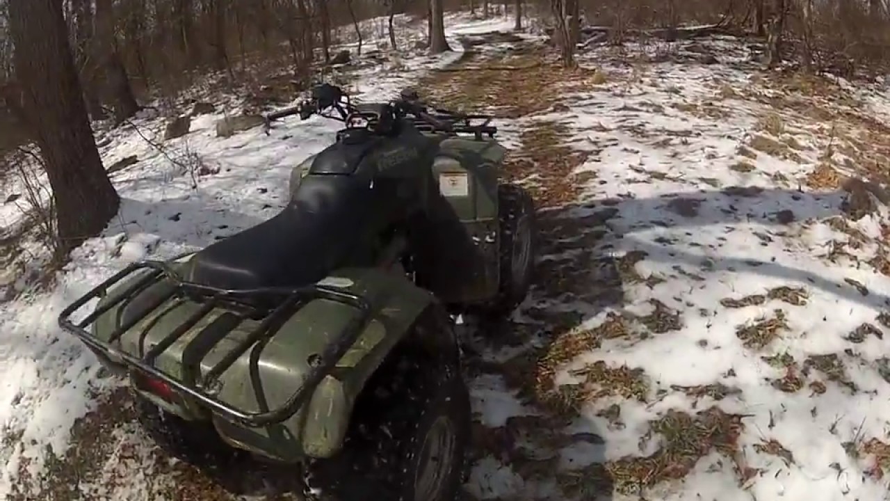 Having FUN in the snow!! honda recon 250. YouTube