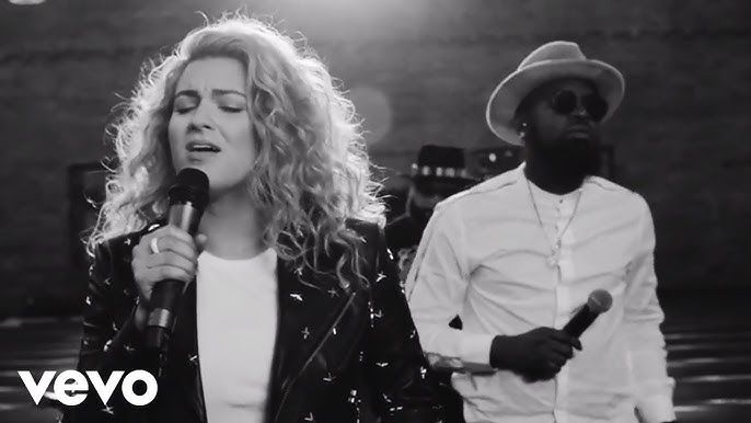 Tori Kelly - Never Alone (Official Live Video) 